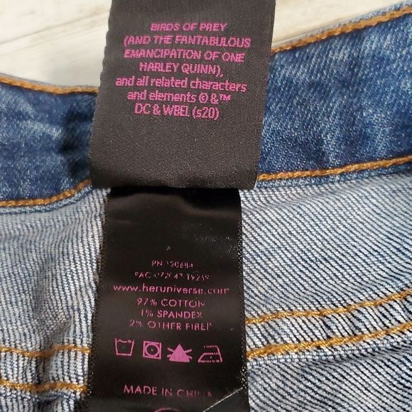 Birds of Prey Harley Quinn Destructed Jean Denim Shorts Size 5 Stars & Stripes - Picture 7 of 11